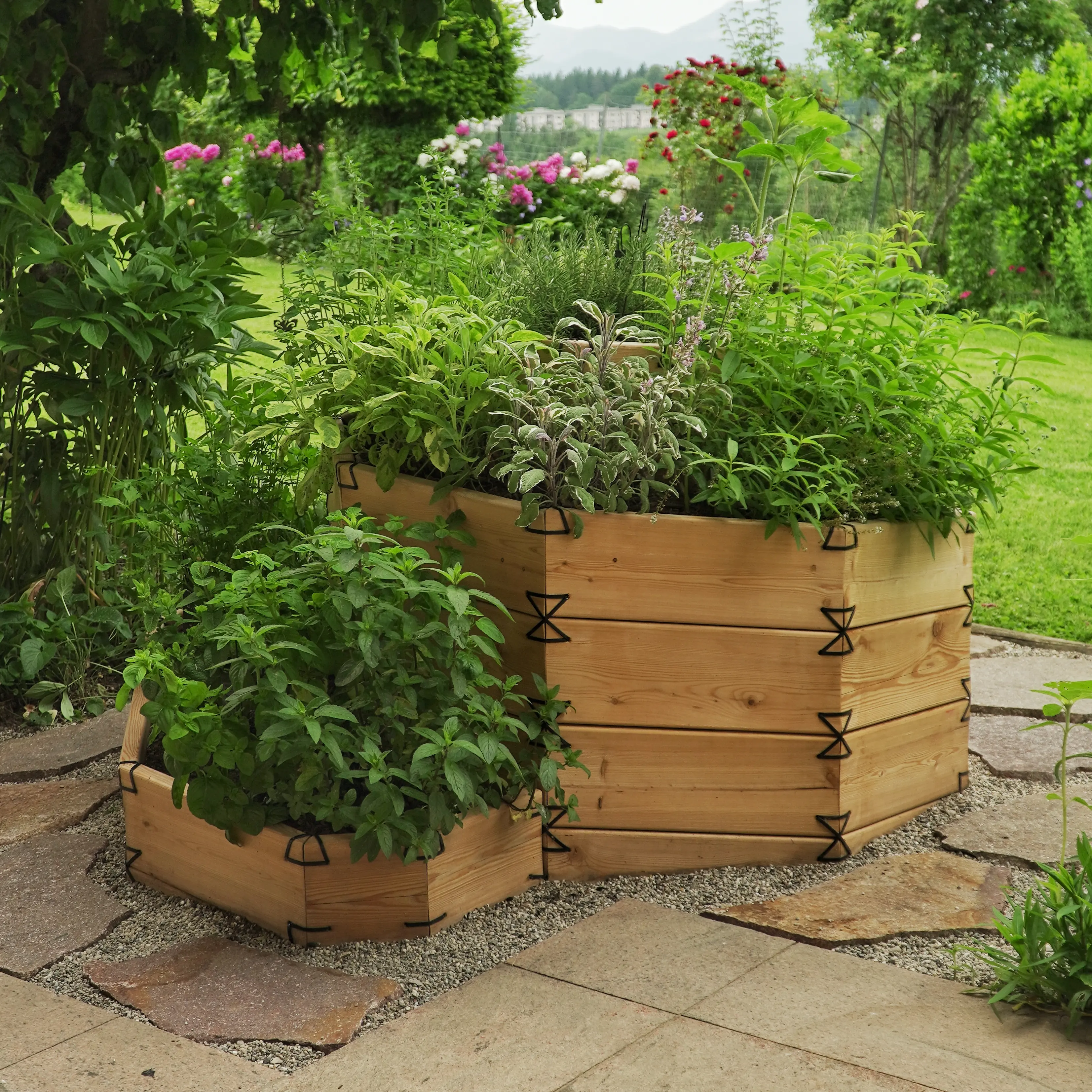 Kräuterschnecke – Permakultur System für Biodiversität - Gartenprojekt Foto 1