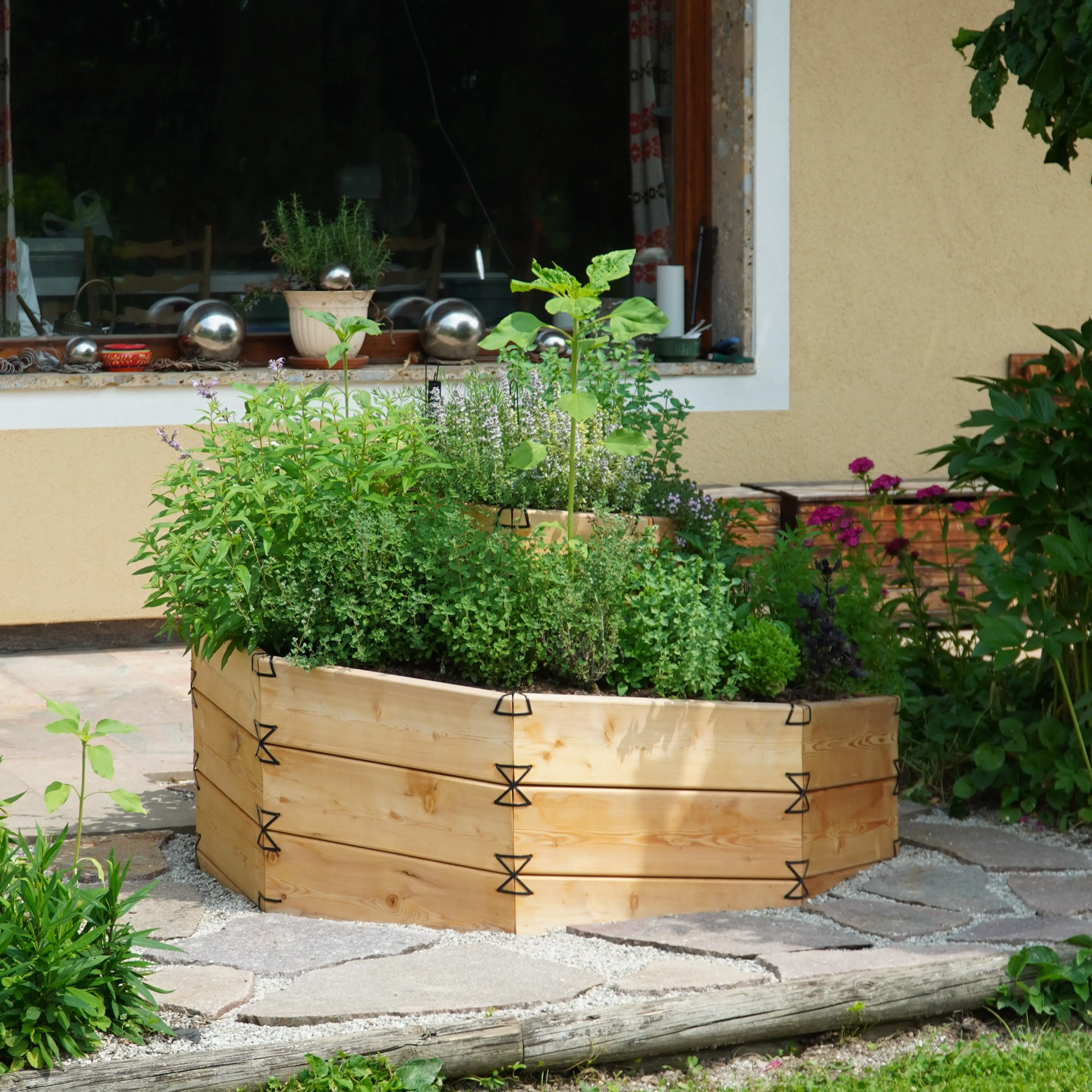 Kräuterschnecke – Permakultur System für Biodiversität - Gartenprojekt Foto 2