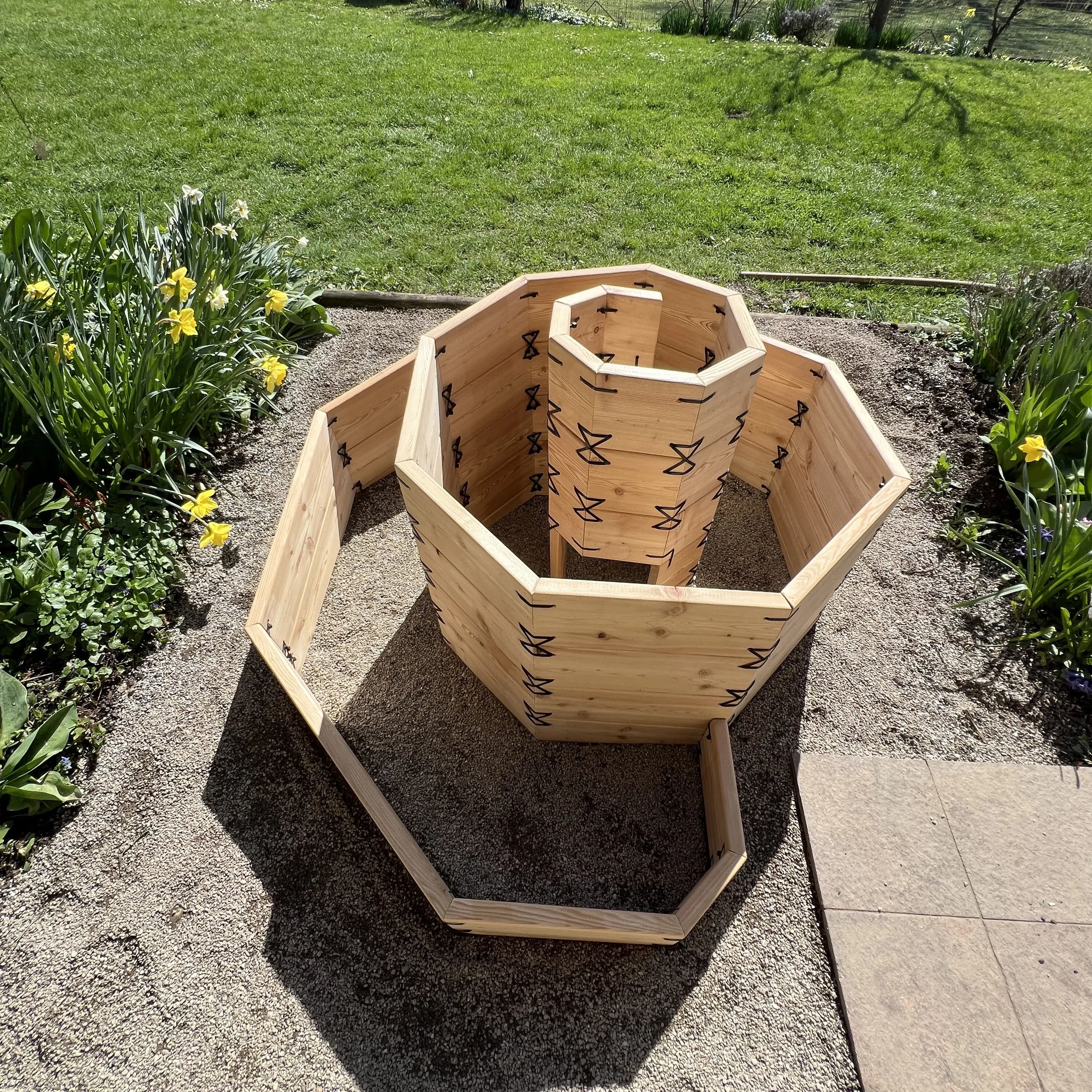 Kräuterschnecke – Permakultur System für Biodiversität - Gartenprojekt Foto 4