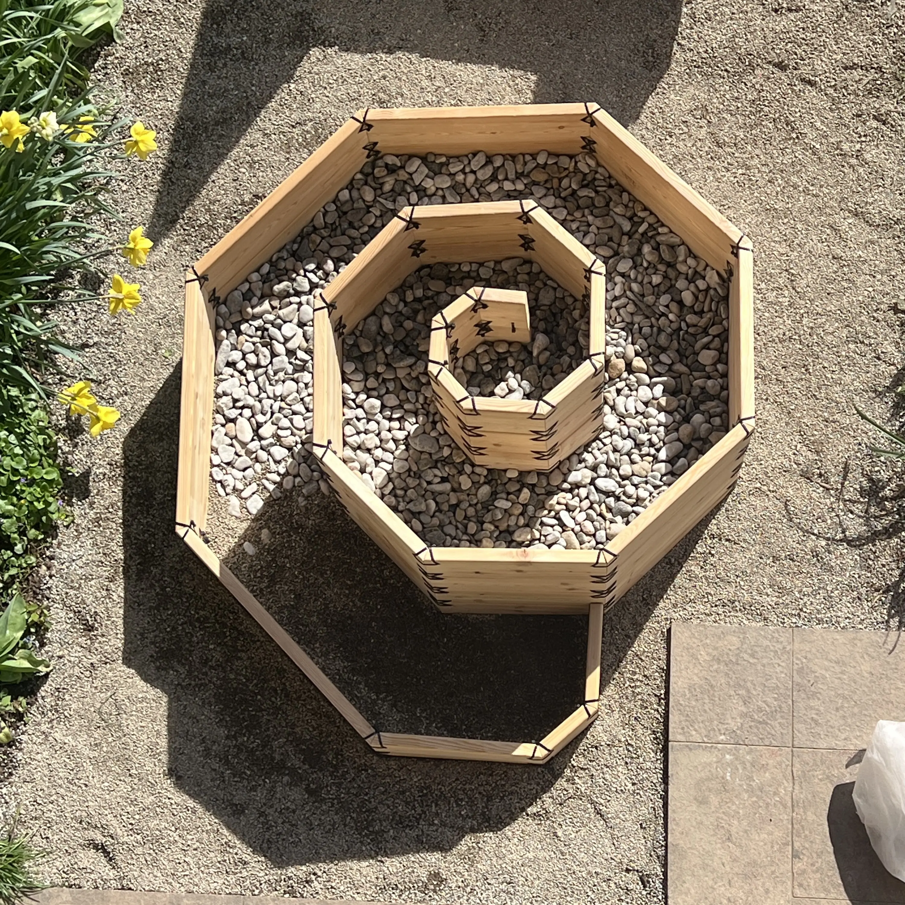 Kräuterschnecke – Permakultur System für Biodiversität - Gartenprojekt Foto 5