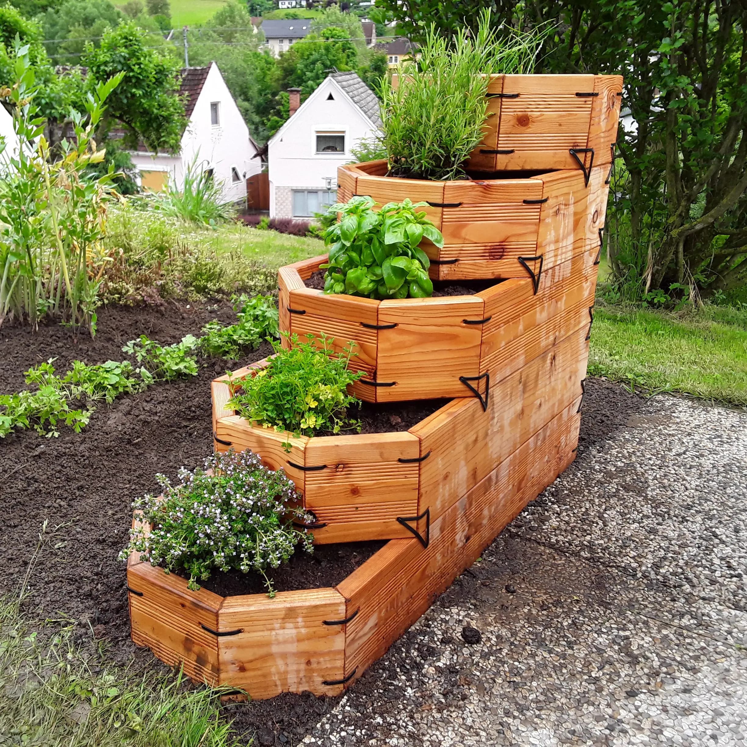 Pflanzentreppe – vertikale Lösung für kleine Gärten & Balkone - Gartenprojekt Foto 2