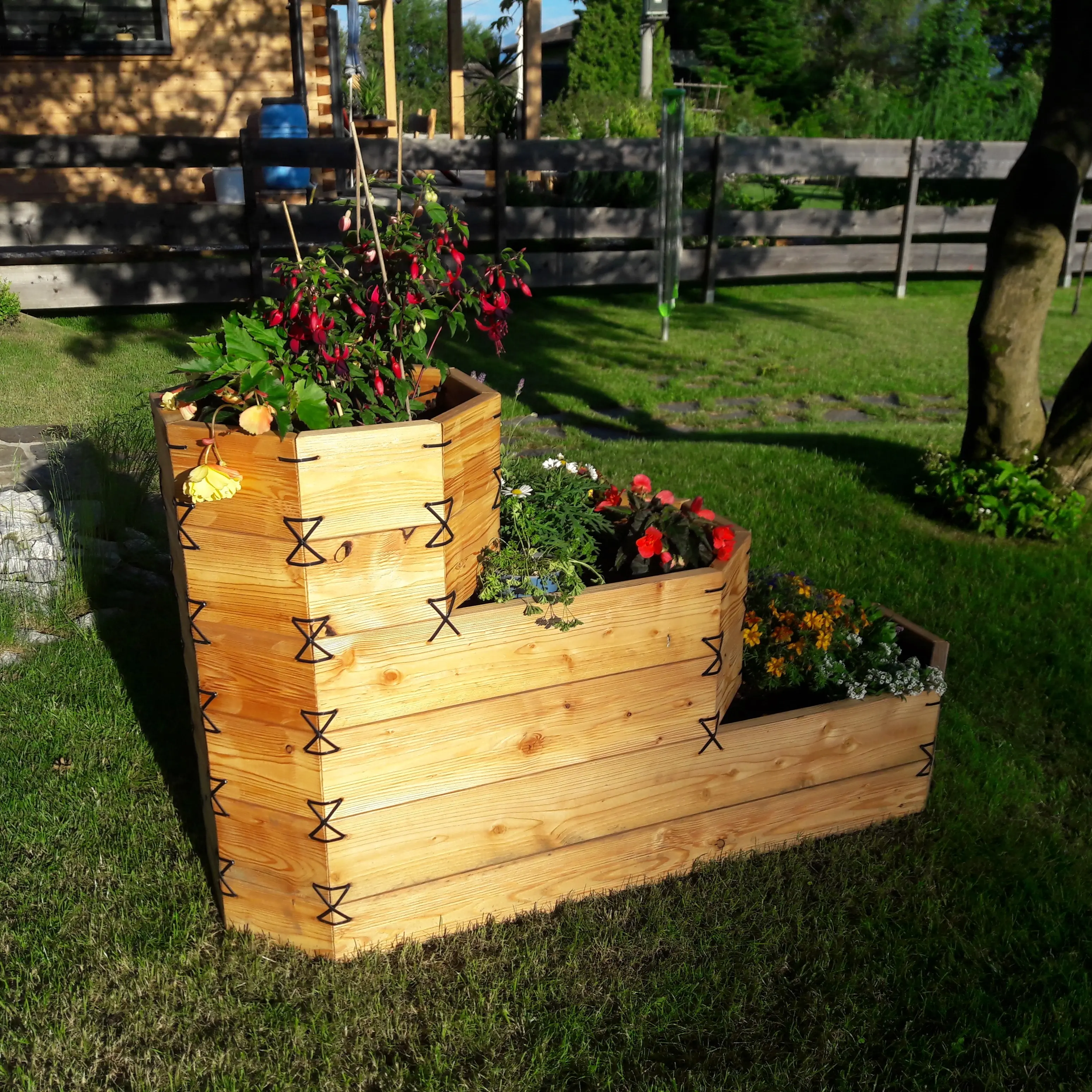 Pflanzentreppe – vertikale Lösung für kleine Gärten & Balkone - Gartenprojekt Foto 4